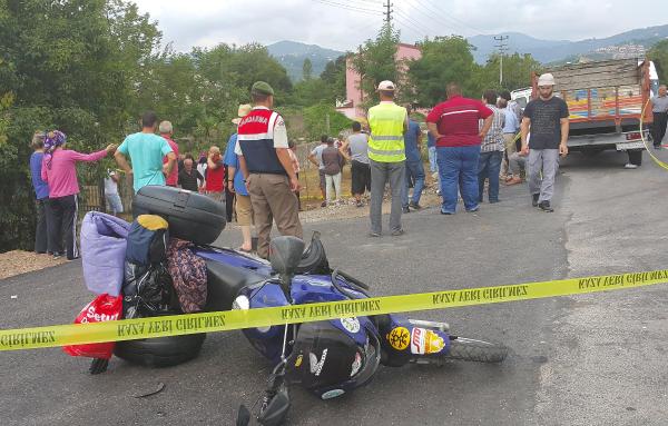 Motosiklet sürücüsü kazadan kılpayı kurtulmuş
