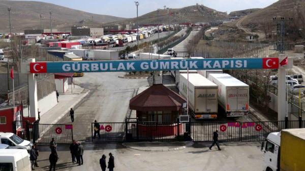 PKK'nın İran TIR ve otobüslerine yönelik eylemleri Gürbulak'ı etkiledi
