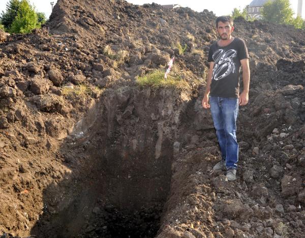 Belediye hizmet binası inşaatı kazısında 50 santimlik top mermisi bulundu
