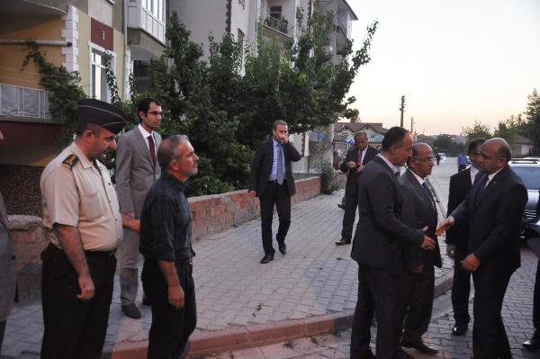 Bakan Işık şehit polisin baba ocağına taziye ziyaretinde bulundu