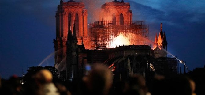 Notre Dame Katedrali'nde yangın