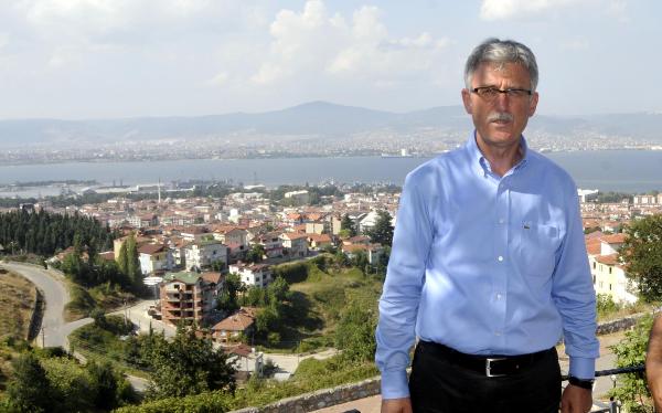 Gölcük Belediye Başkanı: Bir kişi depremden, diğerleri çürük binalardan öldü