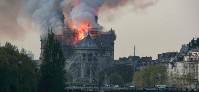'Notre-Dame Katedrali'ni yeniden inşa edeceğiz'
