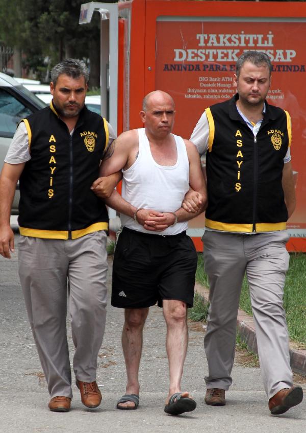 Şort ve fanila ile cezaevine