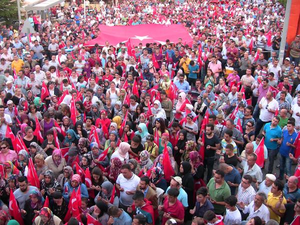 Beypazarı'nda Türk bayrağı eşliğinde teröre lanet yürüyüşü