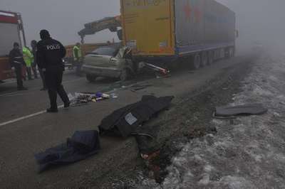 Yoğun sis zincirleme kazaya neden oldu: 1 ölü, 6 yaralı