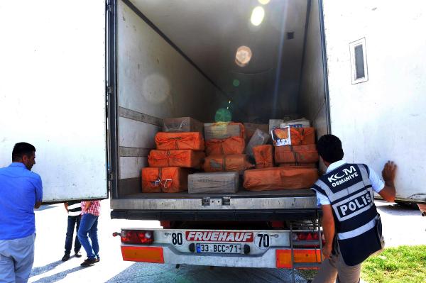 121 bin paket kaçak sigara ele geçen TIR'ın şoförü tutuklandı
