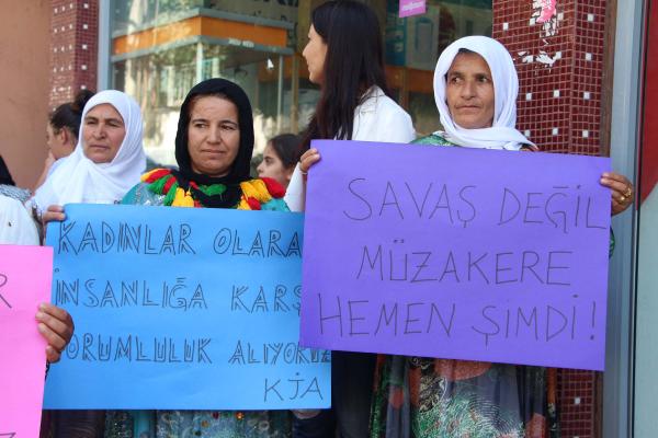 Şırnaklı kadınlardan ‘Savaşa hayır, barış hemen şimdi’ eylemi