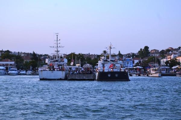 Ayvalık'ta 71 kaçak yakalandı