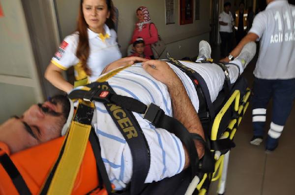 Besni’de otomobil devrildi, sürücü yaralandı