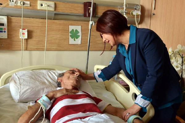 Doktor başkandan ölümden kurtardığı matbaacıya ziyaret