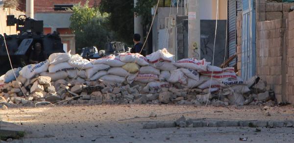 Nusaybin'de hendek kapatmaya giden polislere bombalı tuzak: 2 polis yaralandı