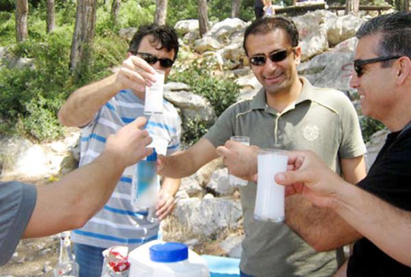 Rakı tazminatını ödemeyince icra işlemi başlatıldı