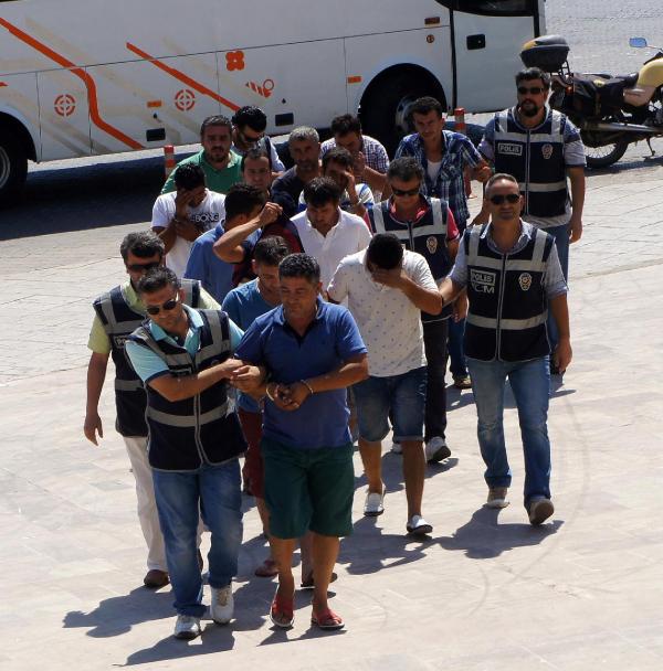 Marmaris'te göçmen kaçakçılığı zanlısı 11 kişi adliyede