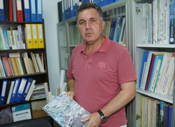 Prof. Dr. Ünlügenç: Bakla falına bakar gibi deprem tahmini yapılmaz