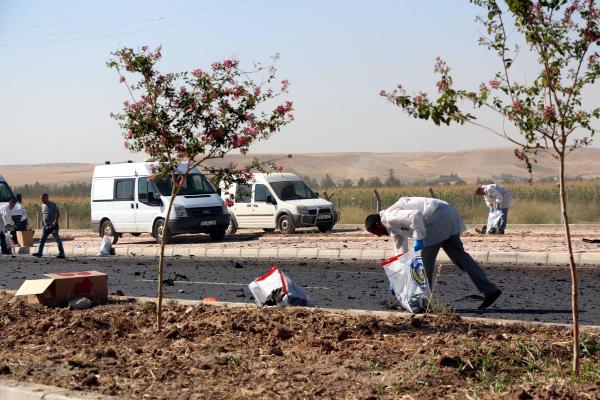 Batman'da bomba yüklü otomobili, polis havaya uçurdu (2)