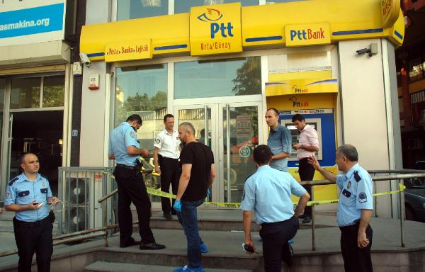 Zeytinburnu'nda PTT şubesi soyuldu