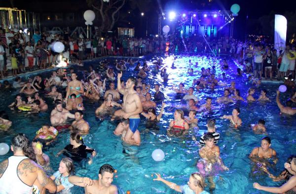 Otel partileri sınır tanımıyor