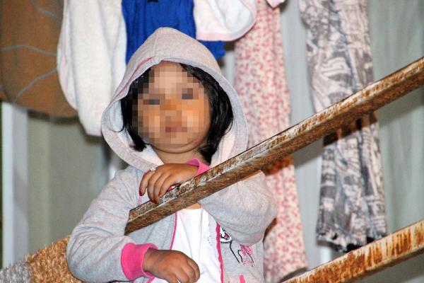 Annesinin gece evde yalnız bıraktığı çocuk karakola götürüldü