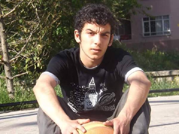 Suruç saldırısında yaralanıp 26 gün sonra ölen Mert Cömert memleketi Bafra'da toprağa verildi