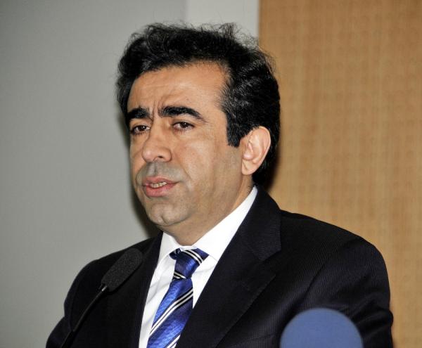 Vali Güzeloğlu: Marmara depreminden ders çıkartıp bilgi, birikim ve teknolojiyi kullanarak tedbirlerin alınması gerekir