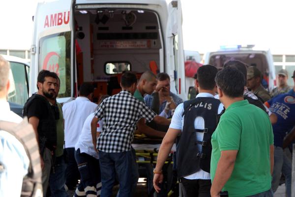 Bingöl'de askeri araca bombalı tuzak; 3 şehit, 6 yaralı (4)