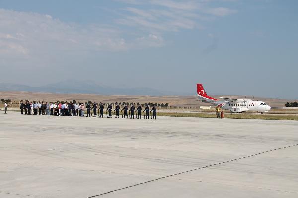 Şehit Uzman Çavuş Gencer'in cenazesi Merzifon Havaalanı'nda karşılandı