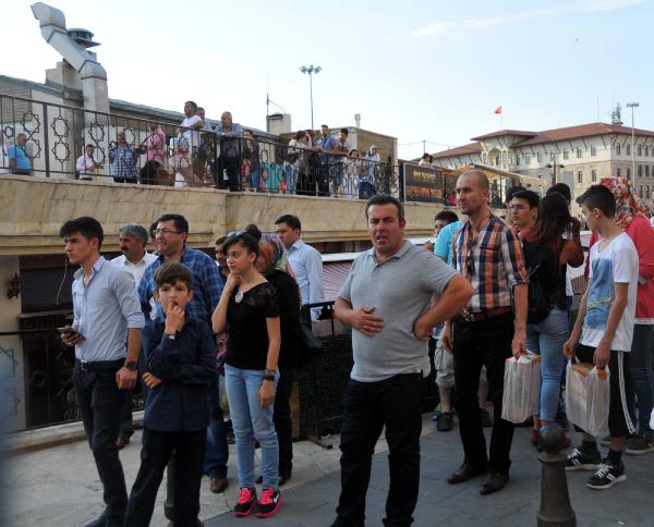 Sivas'ta fünyeyle patlatılan şüpheli çanta boş çıktı