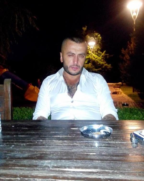 Seyir halindeki otomobilin önü kesilip ateş edildi; Sürücü öldü, eşi yaralandı
