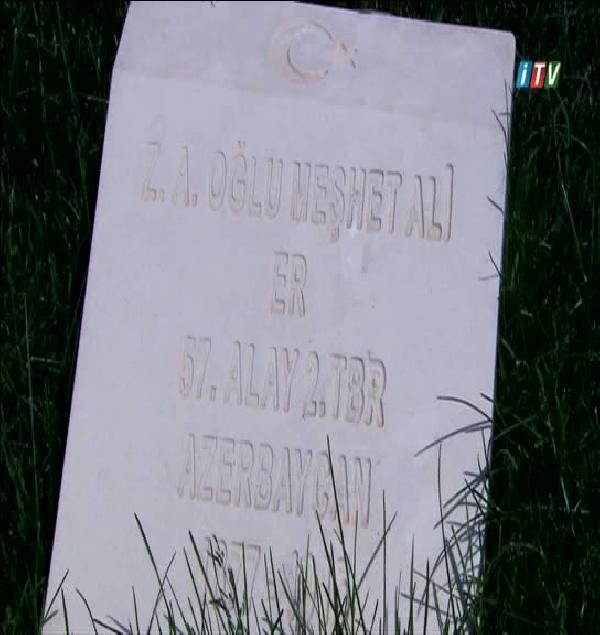 Azerbaycan televizyonu Çanakkale Şehitli'ndeki şehit Azeri mezarını ekrana getirdi