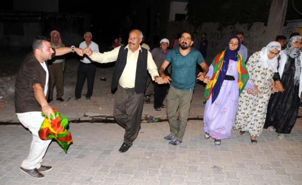 Cizre'deki PKK kutlamalarında 6 yaralı