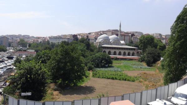 "Koruma Kurulu"ndan tarihi bostanda yapılması planlanan otopark inşaatına durdurma