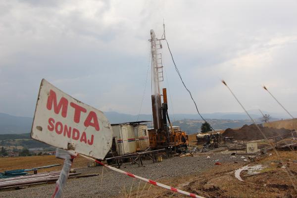 MTA sondajından fışkıran sıvı korkuttu