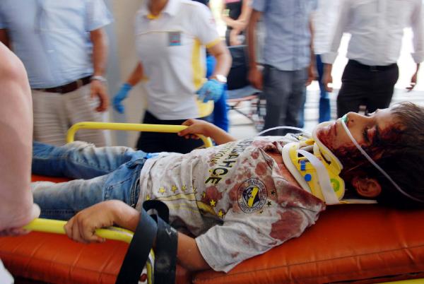 Besni'de minibüs otomobille çarpıştı: 11 yaralı