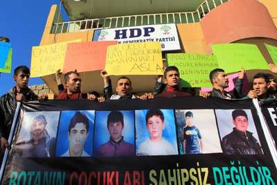 Cizre olayları Silopi'de yürüyüşle protesto edildi