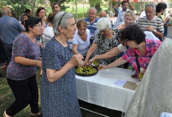 Ermeni cemaati Sivas'ta 'Üzüm Kutsama Bayramı'nı kutladı