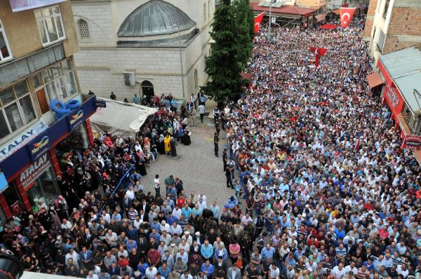 10 bin kişinin katıldığı şehit cenazesinde konuşan Erdoğan: Askerin de polisin de vurma yetkisi var