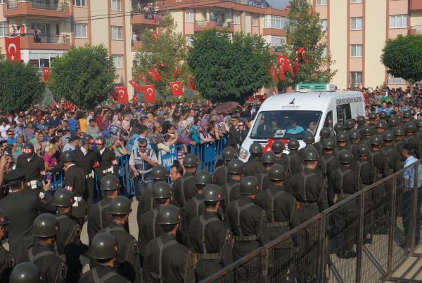 Şehit uzman çavuş Haşim Dirik, Sarıgöl'de toprağa verildi (3)