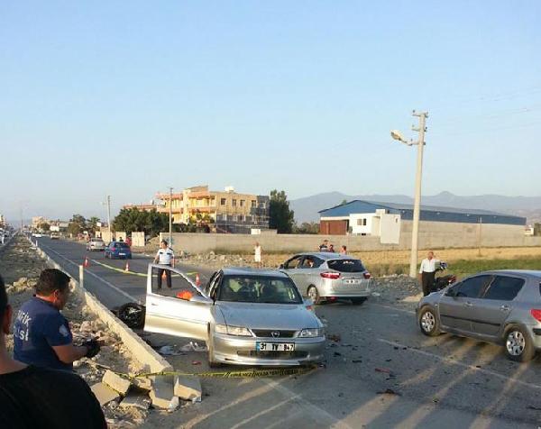 Motosiklet, otomobile çarptı: 2 ölü, 6 yaralı