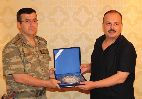 Hakkari İl Jandarma Komutanı'na veda yemeği