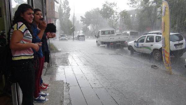 Kars’ta yağmur sevinci