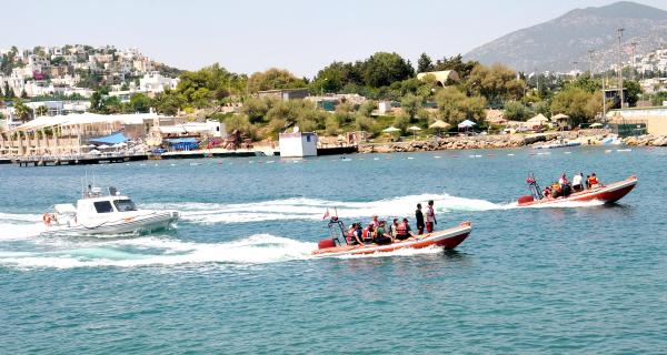 Botları batan kaçaklar Karaada'ya sığındı