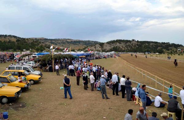Taşköprü'de at yarışı heyecanı