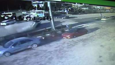 Kırmızı ışık ihlali yapan sürücü otomobile çarptı: 3 yaralı