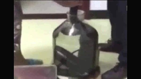 Zehirli yılanı alkolde bekletip şarap yapıyorlar