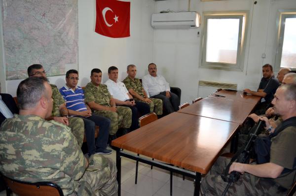Vali Canbolat, şehit komiser Ahmet Çamur'un mesai arkadaşlarına başsağlığı diledi