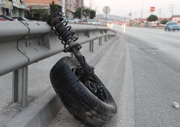 D-100 Derince geçişinde kaza: 2 yaralı