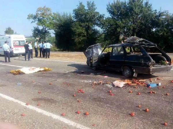 Lastiği patlayan otomobil takla attı: 1 ölü, 3 yaralı