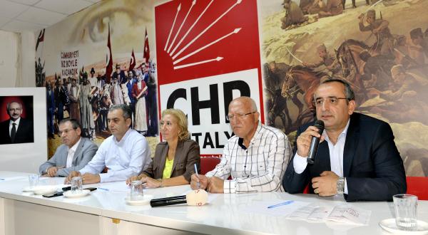 CHP milletvekilleri: Davutoğlu görevi iade etmeli