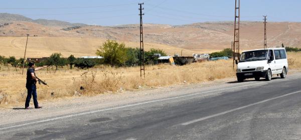 Sokağa çıkma yasağı olan Silvan'da çatışma; 1 ölü, 1 yaralı (2)